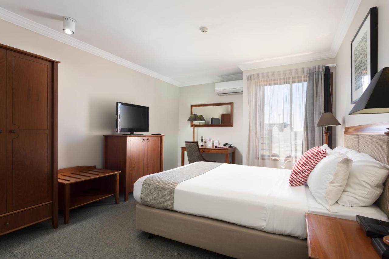 Ramada By Wyndham Brisbane Windsor Hotel Esterno foto